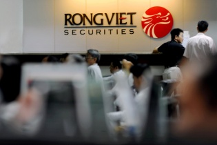 Bà Vương Kim Vy bán hơn 1,7 triệu cổ phiếu TAC, Chứng khoán Rồng Việt trở thành cổ đông lớn 