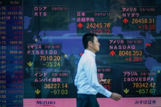 Bóng ma thương chiến Mỹ - Trung đè nặng, chứng khoán châu Á trái chiều