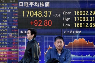 Chứng khoán châu Á trái chiều, cổ phiếu công nghệ đua nhau lao dốc