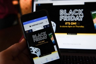 Tín đồ Black Friday tạo sóng mới cho thương mại điện tử Mỹ