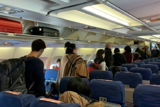 Trung Quốc ra sức cứu kinh tế, nhiều nước sơ tán công dân khỏi vùng dịch