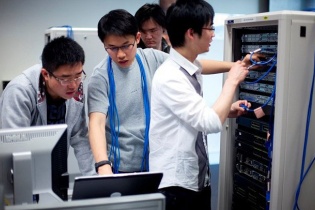 Phát triển nhân lực công nghệ thông tin: Khó “đếm cua trong lỗ”