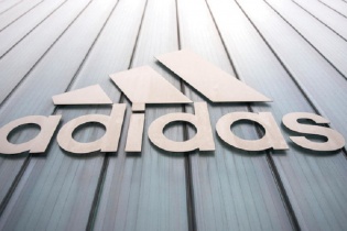 Adidas: Lợi nhuận ròng “bốc hơi” 95% thời Covid-19