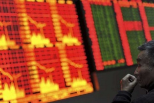 Dow Jones mất hơn 500 điểm, chứng khoán Hong Kong ngụp lặn