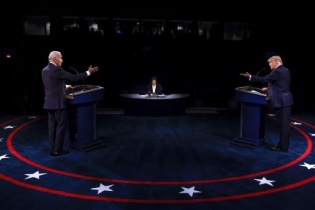 Khẩu chiến Trump - Biden giảm hỗn loạn nhưng xung đột lại gia tăng