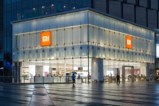 Lợi nhuận tăng cao ngất ngưởng, cổ phiếu Xiaomi vẫn tụt sâu