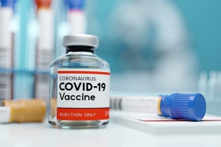 Quốc gia đầu tiên cho phép sử dụng vaccine Covid-19 của Pfizer-BioNTech