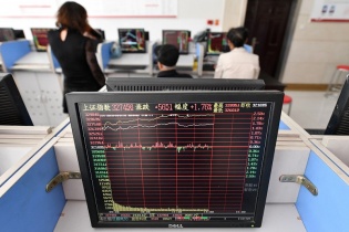 Chỉ số tăng trưởng sản xuất công nghiệp khởi sắc đưa chứng khoán Trung Quốc đi lên