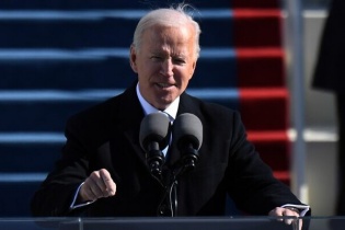 Tổng thống Biden cam kết triển khai chương trình tiêm chủng lớn nhất lịch sử Mỹ