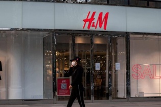 Cư dân mạng Trung Quốc tẩy chay H&M, dọa "xử" các thương hiệu ngoại khác