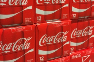 Coca-Cola sẽ tăng giá để bù chi phí