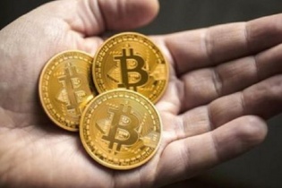 Bitcoin rớt thảm sau những cú giáng liên tiếp
