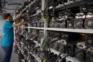 Bitcoin trượt giá 7% khi Trung Quốc trấn áp hoạt động đào tiền ảo