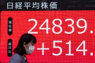 Nikkei 225 khởi động tháng 8 với mức tăng gần 2% 