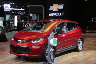 Lo cháy nổ pin, dân Mỹ bán lại xe điện Chevrolet Bolt cho GM