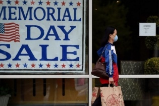 Doanh nghiệp Mỹ cảnh báo, lạm phát sẽ "khoét sâu" túi tiền của người tiêu dùng