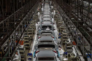 Chiến sự phủ bóng đen lên ngành công nghiệp ô tô