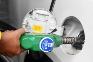 Giá dầu diesel đang ở mức khó tin và nguy cơ thiếu hụt ngay trước mắt
