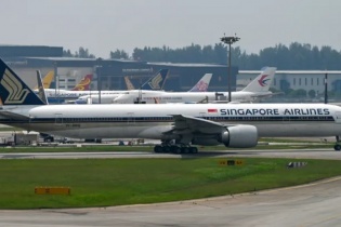 Singapore Airlines báo lỗ gần 700 triệu USD