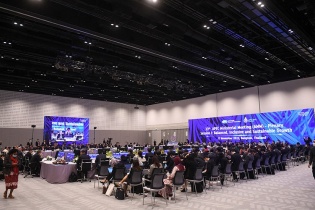 Các nhà lãnh đạo APEC tiếp tục thảo luận về thương mại khu vực