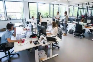 Các "gã khổng lồ" công nghệ kiếm bộn nhưng vẫn mạnh tay sa thải