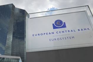 Eurozone nâng lãi suất lên cao nhất 22 năm, điều chỉnh tăng dự báo lạm phát