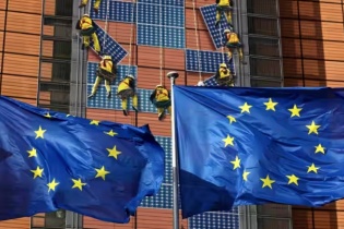 Quan chức kinh tế hàng đầu EU: Châu Âu đang bị cuốn vào "cuộc khủng hoảng kép"