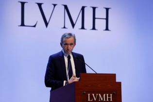 Ông chủ đế chế LVMH dính nghi án rửa tiền ở Pháp