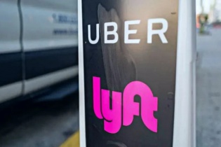 Uber, Lyft chi 328 triệu USD để dàn xếp kiện tụng