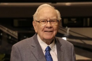 Tập đoàn của tỷ phú Warren Buffett báo lãi lớn nhờ mảng bảo hiểm
