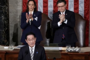 Thủ tướng Nhật Bản: Mỹ cần tiếp tục vai trò dẫn dắt thế giới