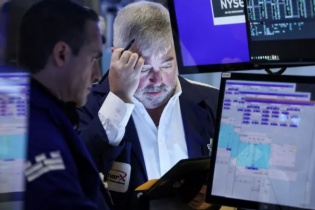 Lạm phát Mỹ nóng lên, Dow Jones mất 475 điểm, còn S&P 500 bán tháo trên diện rộng