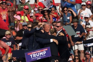 Giới đầu tư nói gì sau khi cựu Tổng thống Mỹ Donald Trump bị ám sát hụt
