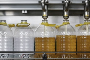 Người tiêu dùng Trung Quốc đổ xô mua máy ép dầu sau vụ bê bối dầu ăn