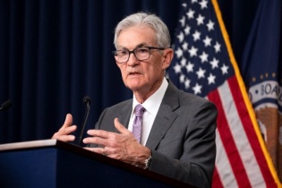 Ông Powell: Kinh tế Mỹ nói chung "vẫn vững chắc", Fed sẽ cắt giảm lãi suất dựa trên dữ liệu kinh tế