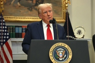 Tổng thống Trump cân nhắc áp thuế 10% đối với hàng hóa Trung Quốc từ tháng 2/2025