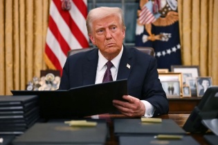 Tổng thống Trump sẽ áp thuế 25% đối với Canada và Mexico ngay đầu tháng 2/2025