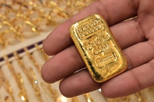 Thuế quan của Tổng thống Trump đẩy giá vàng vượt mốc 2.900 USD