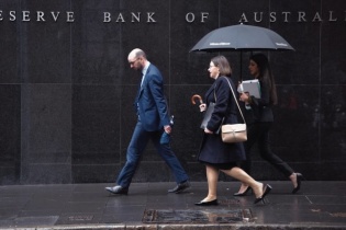 Australia cắt giảm lãi suất lần đầu tiên sau hơn 4 năm
