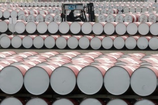 Giá dầu giảm mạnh khi OPEC+ tuyên bố tiếp tục tăng sản lượng