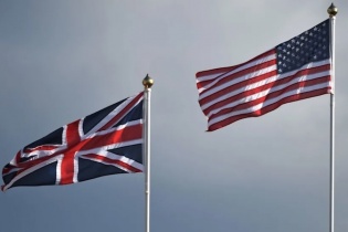 Quốc gia đầu tiên đạt thỏa thuận thương mại với Mỹ sau đòn thuế của Tổng thống Trump