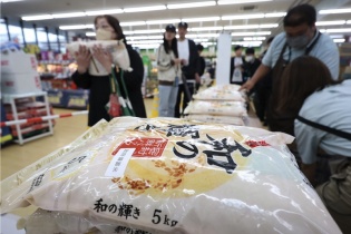 Giá gạo tại Nhật Bản tăng gấp đôi trong tháng 5, lạm phát lõi leo cao kỷ lục