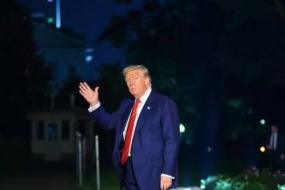 Mỹ sẽ công bố thuế quan đối với dược phẩm và chip bán dẫn trong tuần tới