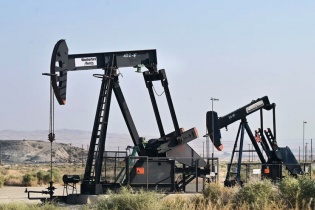 IEA nâng dự báo nguồn cung dầu mỏ năm 2025