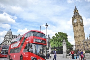 Kinh tế Anh tăng trưởng tốt hơn dự báo trong quý II/2025