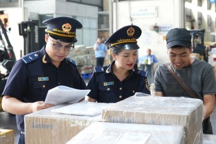 Hải quan tìm hiểu, tháo gỡ khó khăn của doanh nghiệp có hàng xuất khẩu, nhập khẩu với Mỹ