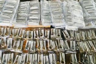 Bắt 450 chiếc đồng hồ Rolex giả nhập lậu qua cửa khẩu Trà Lĩnh