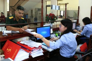 Trả chế độ, chính sách cho hơn 143.000 cán bộ, công chức dôi dư trước thời hạn