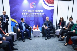 Việt Nam tăng cường tiếp xúc song phương trong khuôn khổ Hội nghị Cấp cao ASEAN 47