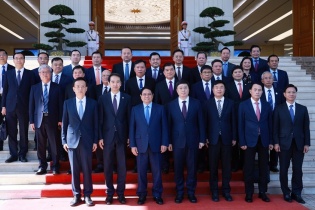 Thủ tướng Phạm Minh Chính tiếp Chủ tịch Quảng Tây Vi Thao, thúc đẩy hợp tác toàn diện